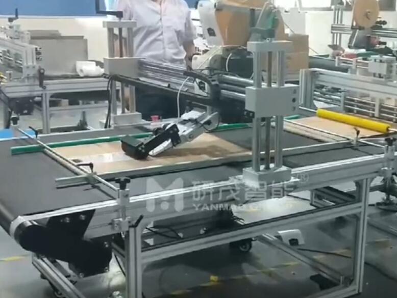 電商客戶(hù)定制紙箱貼不干膠標(biāo)簽機(jī)